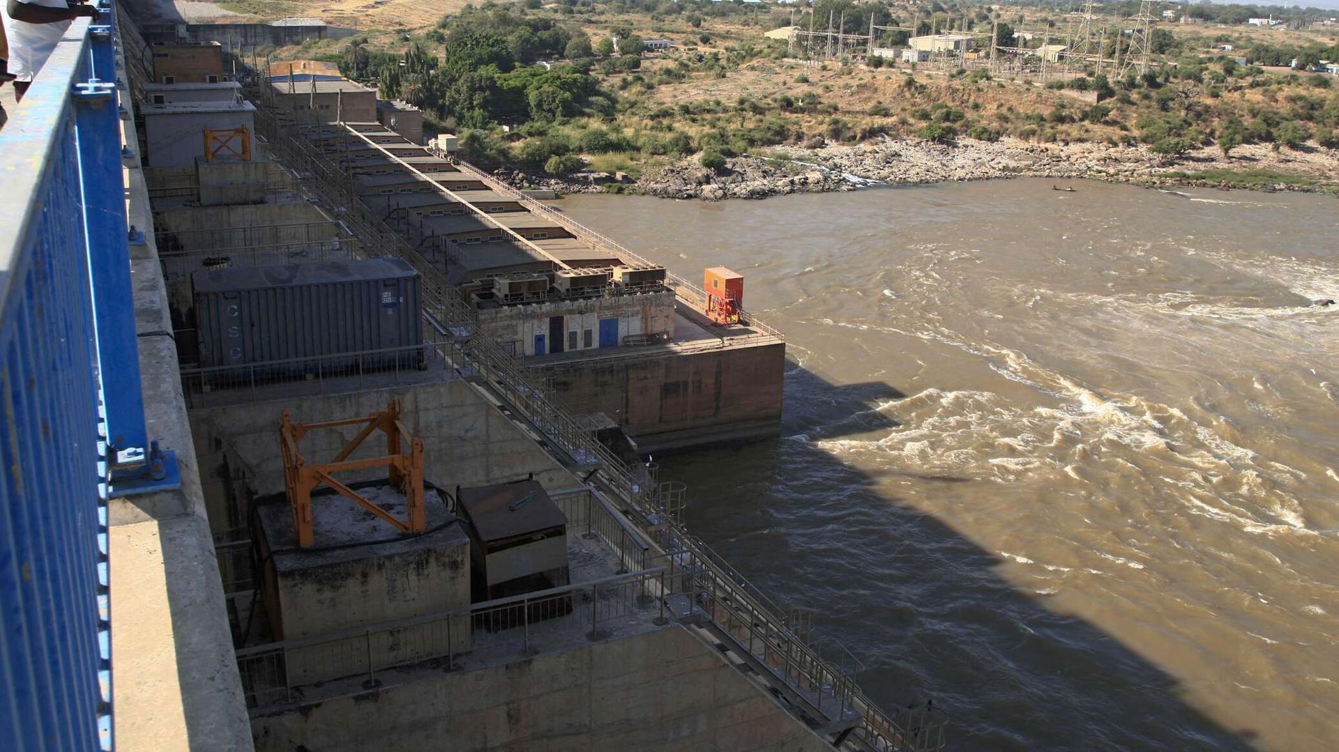 مصر والاتحاد الأوروبي يشددان على أهمية الوصول لاتفاق قانوني ملزم حول سد النهضة مصر والاتحاد الأوروبي يشددان على أهمية الوصول لاتفاق قانوني ملزم حول سد النهضة