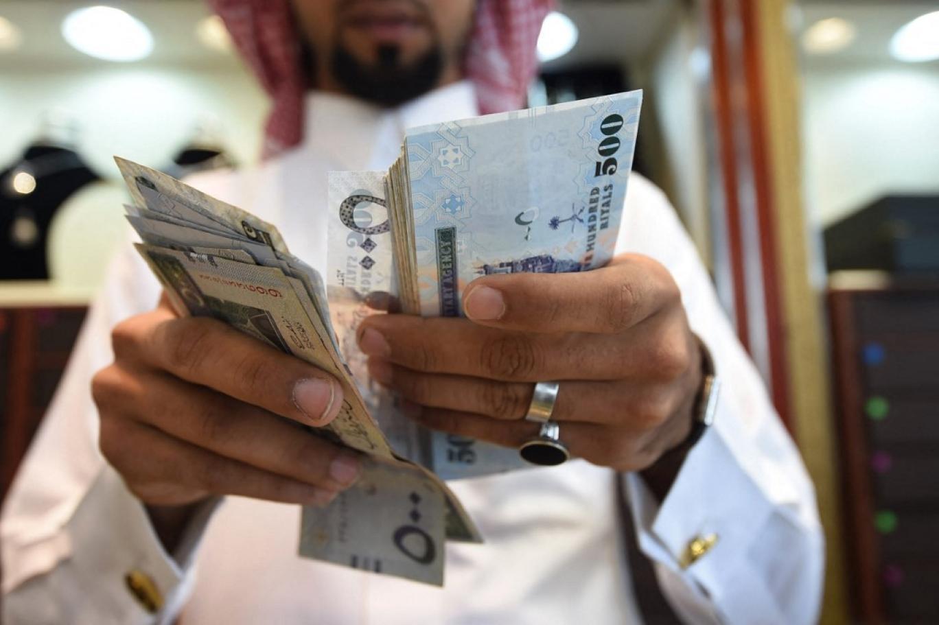 للمرة الأولى الريال السعودي يتخطى 5 جنيهات في القاهرة للمرة الأولى الريال السعودي يتخطى 5 جنيهات في القاهرة