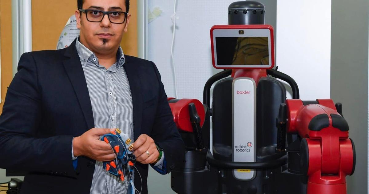 عبد القادر بلقاسم.. أول عالم عربي يؤسس مختبرا لأبحاث وابتكارات واجهات الدماغ الحاسوبية عبد القادر بلقاسم.. أول عالم عربي يؤسس مختبرا لأبحاث وابتكارات واجهات الدماغ الحاسوبية