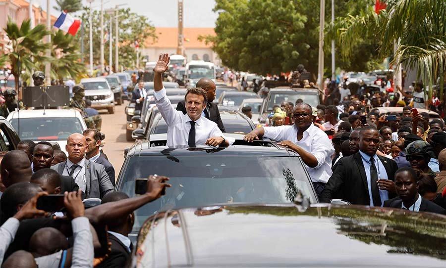 شبح نفوذ موسكو المتصاعد يخيم على جولة الرئيس الفرنسي الأفريقية شبح نفوذ موسكو المتصاعد يخيم على جولة الرئيس الفرنسي الأفريقية