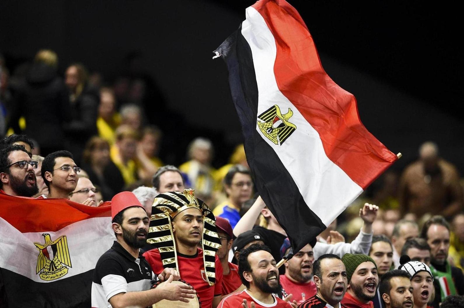 إقبال جماهيري كبير على تذاكر مباراة مصر والجزائر إقبال جماهيري كبير على تذاكر مباراة مصر والجزائر