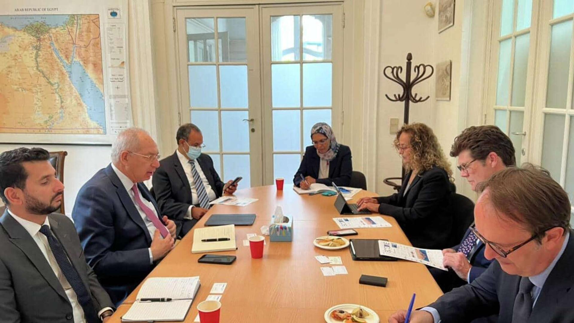 مصر تبحث مع الهند فرص الاستثمار في المنطقة الاقتصادية لقناة السويس مصر تبحث مع الهند فرص الاستثمار في المنطقة الاقتصادية لقناة السويس