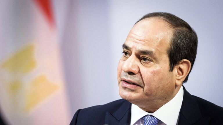 الرئيس المصري يتفقد الكلية الحربية بمرافقة وزير الدفاع