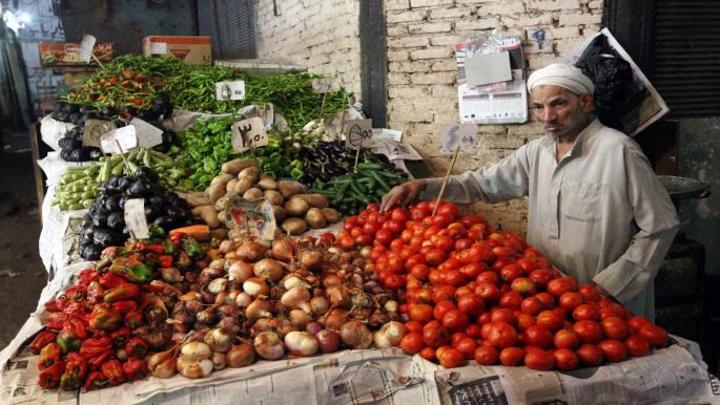أسعار الغذاء والسكن ترفع التضخم في مصر إلى ثاني أعلى معدل بـ44 شهرا