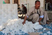 قيود الاستيراد تنعش أسواق المنتجات اليدوية والتراثية في مصر قيود الاستيراد تنعش أسواق المنتجات اليدوية والتراثية في مصر