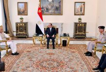 السيسي يبحث مع وزير الدفاع الهندي تعزيز التعاون العسكري السيسي يبحث مع وزير الدفاع الهندي تعزيز التعاون العسكري