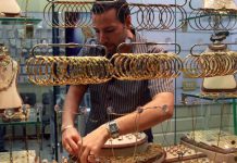 الذهب ينتعش في مصر وشاشات البورصة تكتسي الأخضر الذهب ينتعش في مصر وشاشات البورصة تكتسي الأخضر