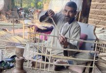 “القفاص”؛ مهنة متوارثة تكاد تنقرض في مصر "القفاص"؛ مهنة متوارثة تكاد تنقرض في مصر