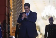 صور- الرئيس الفنزويلي وأسرته في جولة سياحية بمصر صور- الرئيس الفنزويلي وأسرته في جولة سياحية بمصر