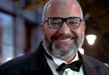 هجوم على الممثل المصري بيومي فؤاد بسبب تخريبه لوحة فنية نادرة هجوم على الممثل المصري بيومي فؤاد بسبب تخريبه لوحة فنية نادرة