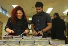 أكبر مكتبة عائمة بالعالم تتيح للمصريين فرصة لقراءة مختلفة أكبر مكتبة عائمة بالعالم تتيح للمصريين فرصة لقراءة مختلفة