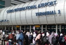 توعدها زوجها بالضرب.. مشاجرة عائلية تعطل طائرة متجهة من القاهرة إلى جدة 45 دقيقة توعدها زوجها بالضرب.. مشاجرة عائلية تعطل طائرة متجهة من القاهرة إلى جدة 45 دقيقة