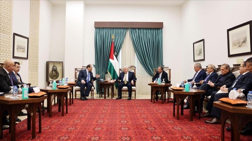 عباس يلتقي رئيسي جهازي المخابرات المصرية والأردنية عباس يلتقي رئيسي جهازي المخابرات المصرية والأردنية