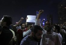 انتحار والدة فتى مصري حُكم عليه بالسجن 15 عاماً في قضية “الجوكر” انتحار والدة فتى مصري حُكم عليه بالسجن 15 عاماً في قضية "الجوكر"