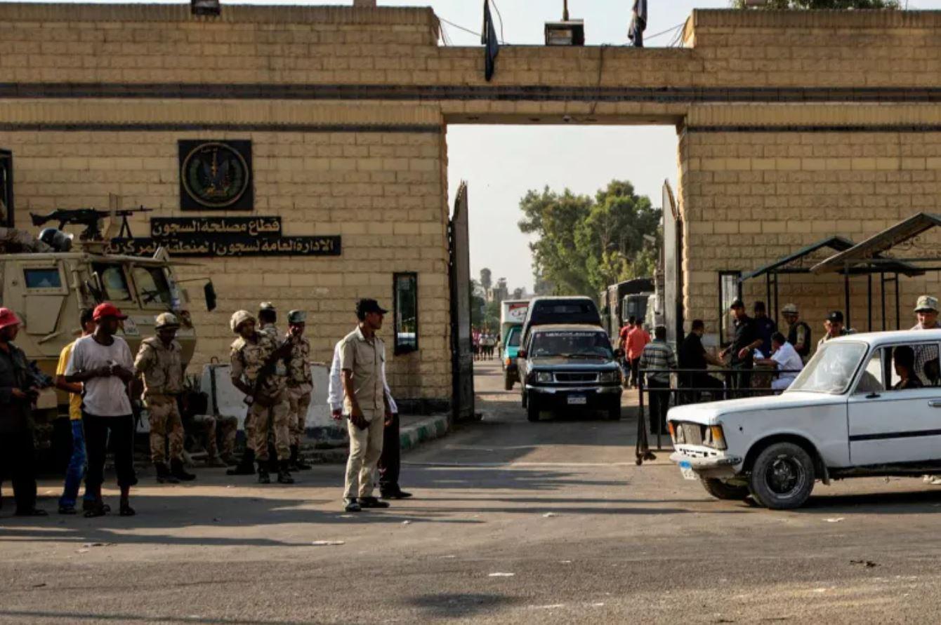 عالقون بين السجن والحرية.. لماذا لا يُسمح للمفرج عنهم من سجون مصر باستخراج أوراق رسمية؟ عالقون بين السجن والحرية.. لماذا لا يُسمح للمفرج عنهم من سجون مصر باستخراج أوراق رسمية؟