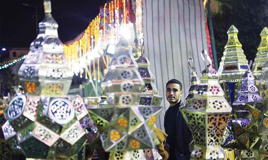 رمضان في مصر: أزمة اقتصادية وغضب من افتتاح السيسي لمسجد تبلغ تكلفته 800 مليون جنيه رمضان في مصر: أزمة اقتصادية وغضب من افتتاح السيسي لمسجد تبلغ تكلفته 800 مليون جنيه