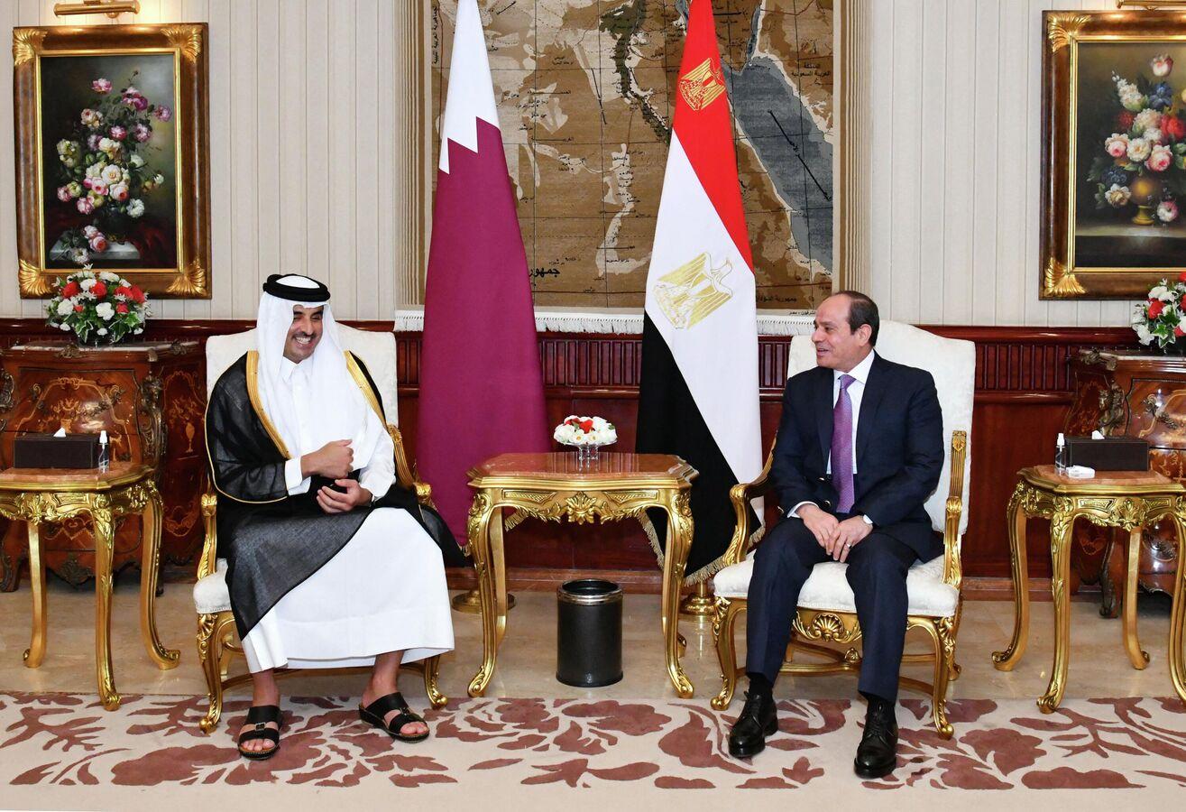 أمير قطر يتلقى رسالة خطية من السيسي أمير قطر يتلقى رسالة خطية من السيسي