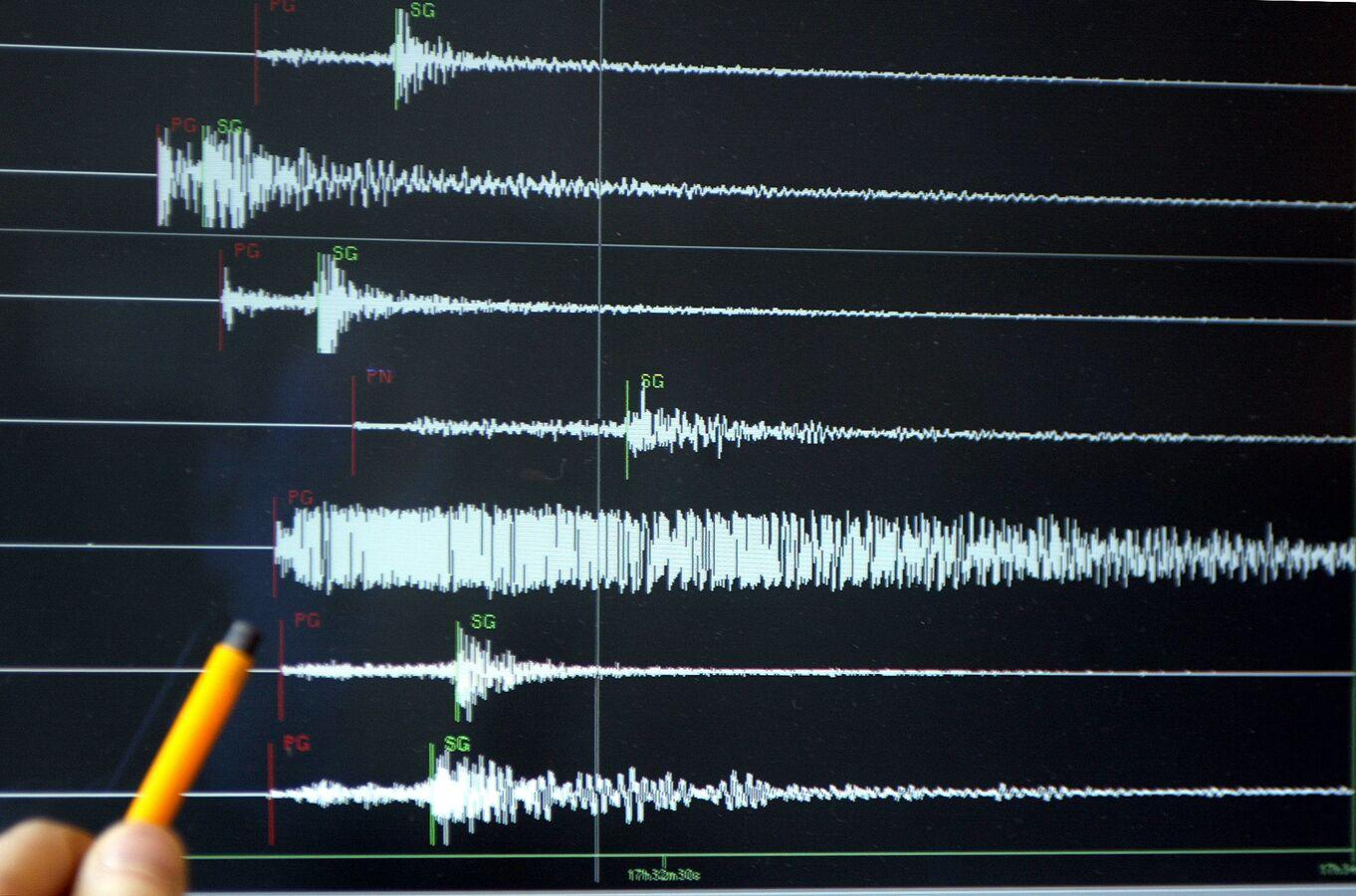 زلزال بقوة 5.5 درجات يضرب اليونان ويشعر به سكان القاهرة زلزال بقوة 5.5 درجات يضرب اليونان ويشعر به سكان القاهرة