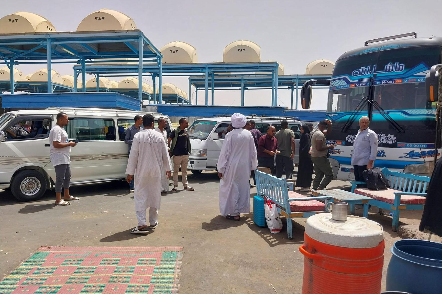 عندما يظهر إيثار المصريين.. رحلة شقيقتين سودانيتين في موسم الهجرة إلى الشمال عندما يظهر إيثار المصريين.. رحلة شقيقتين سودانيتين في موسم الهجرة إلى الشمال
