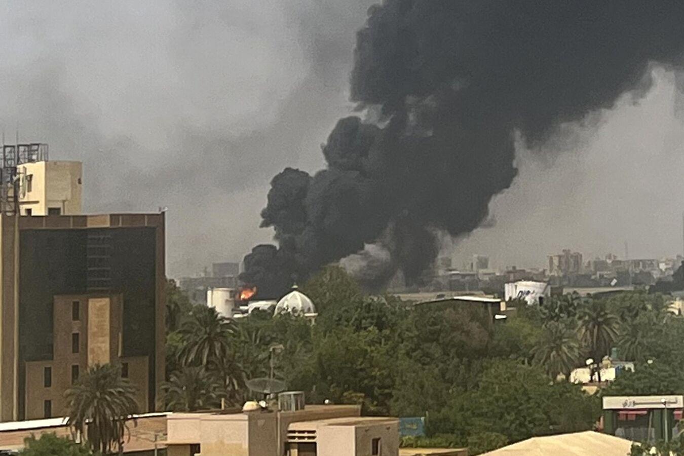 الخارجية المصرية توصي مواطنيها بمغادرة مطار وادي سيدنا السوداني الخارجية المصرية توصي مواطنيها بمغادرة مطار وادي سيدنا السوداني