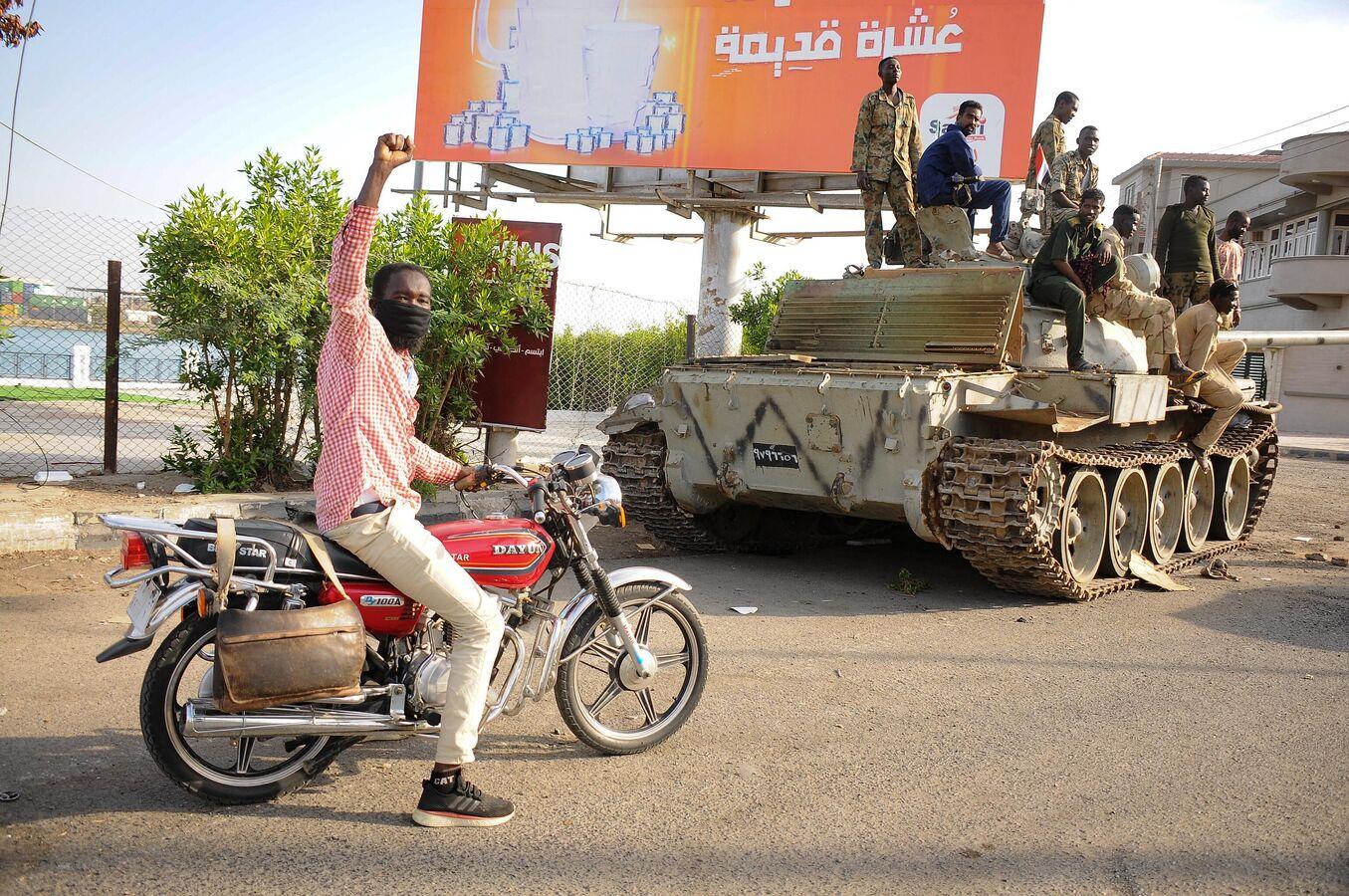 البرلمان العربي يدعو إلى وقف فوري ودائم للحرب السودانية ويثمن دور 4 دول عربية البرلمان العربي يدعو إلى وقف فوري ودائم للحرب السودانية ويثمن دور 4 دول عربية
