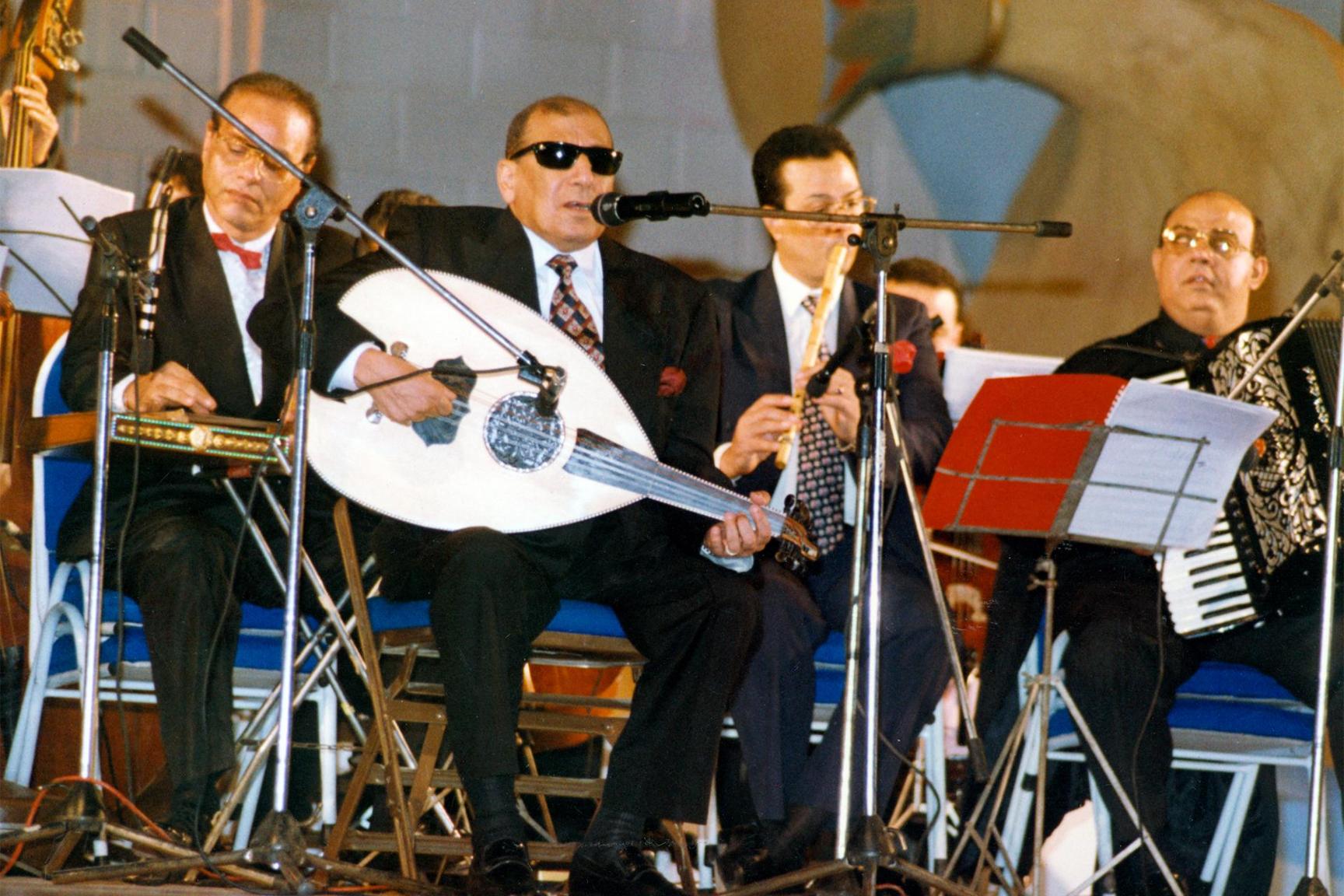سيد مكاوي.. شيخ الملحنين الذي فضل الخيال على عودة بصره سيد مكاوي.. شيخ الملحنين الذي فضل الخيال على عودة بصره