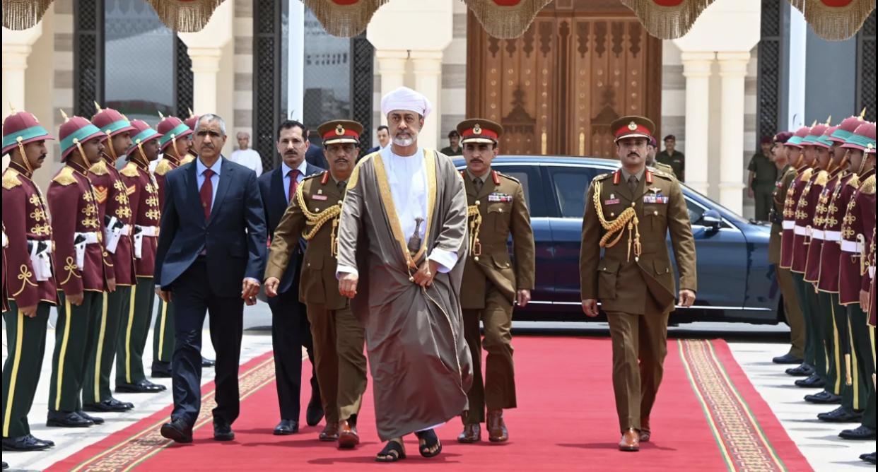 سلطان عمان يتوجه إلى مصر في زيارة رسمية تستغرق يومين سلطان عمان يتوجه إلى مصر في زيارة رسمية تستغرق يومين