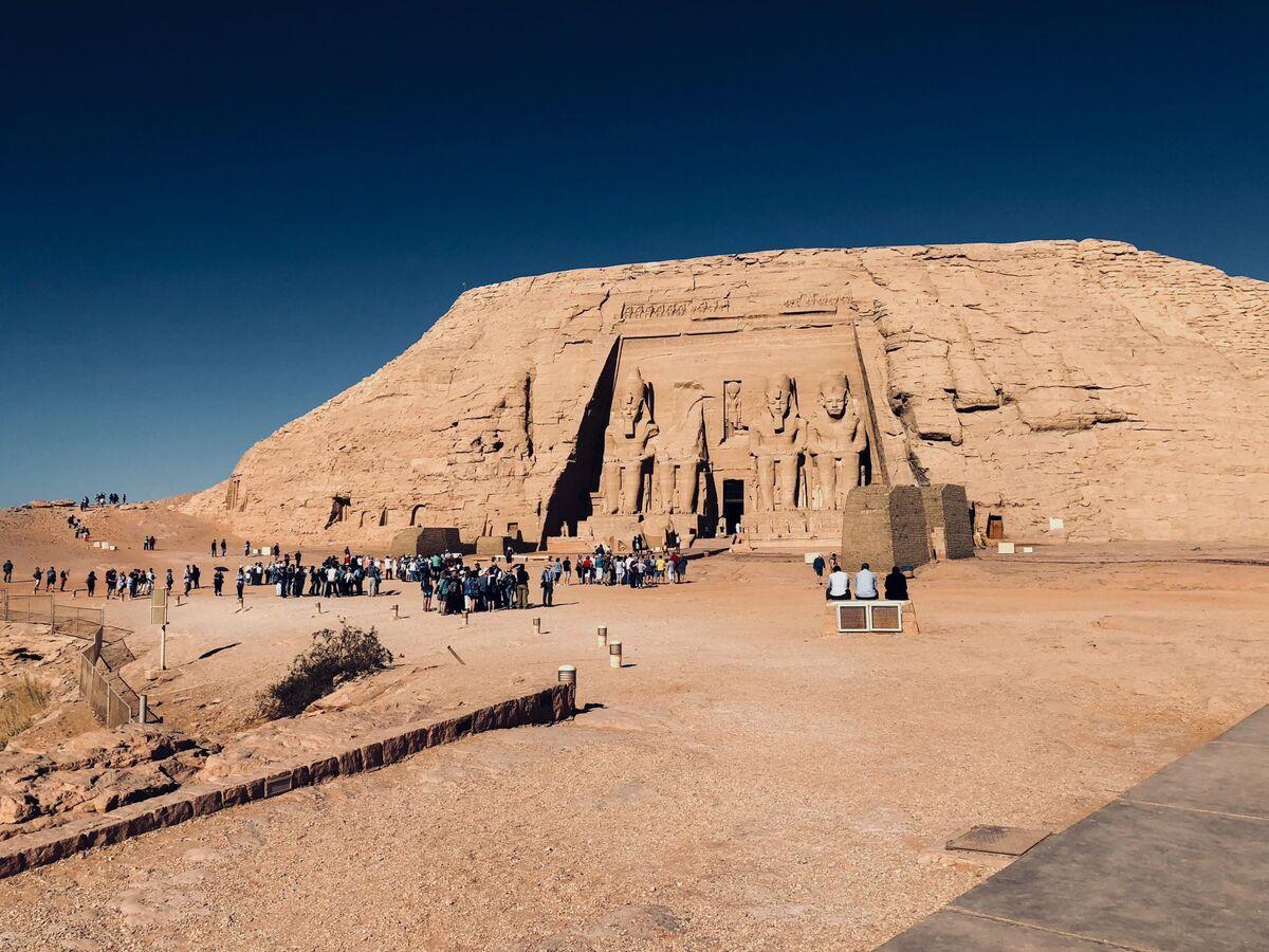 هل تنقذ السياحة الاقتصاد وتمنع خفض الجنيه المصري؟ هل تنقذ السياحة الاقتصاد وتمنع خفض الجنيه المصري؟
