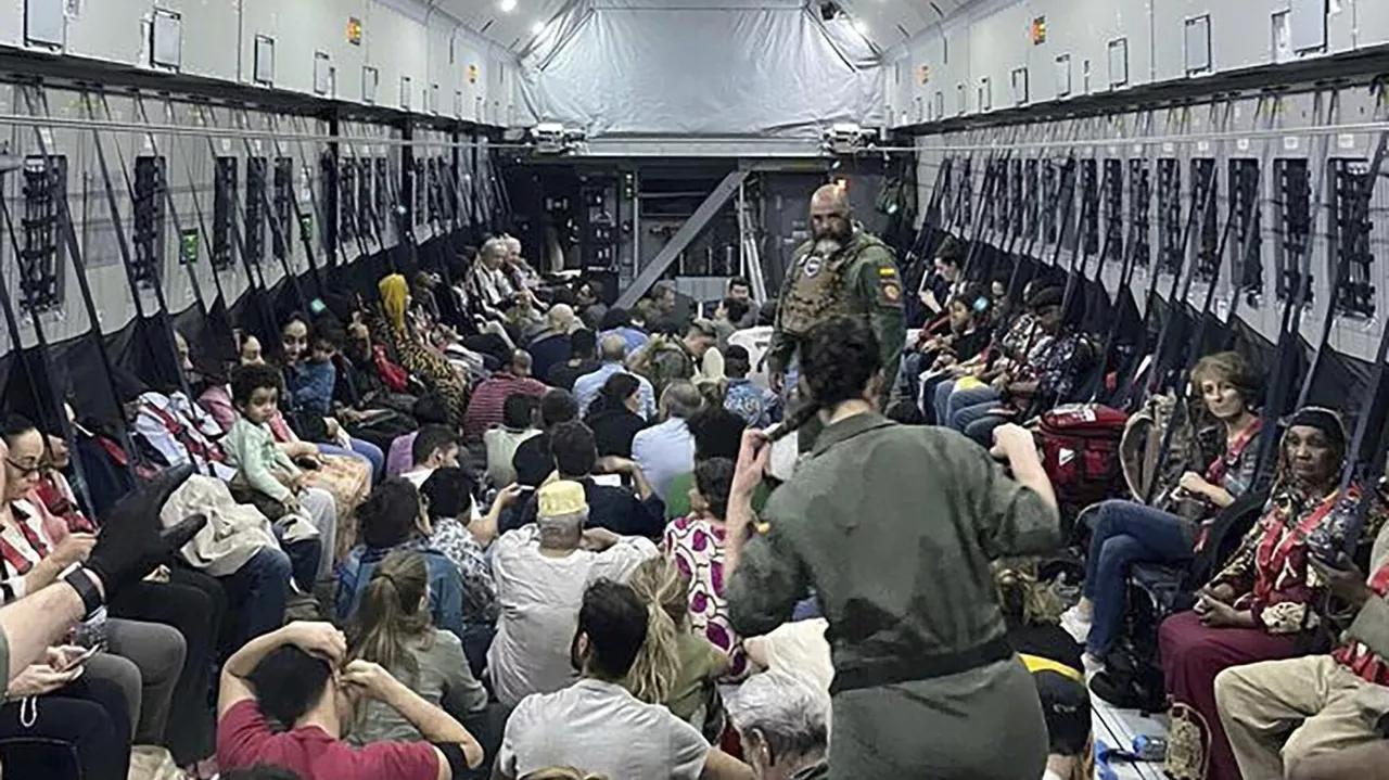 مصر تحدد لمواطنيها في السودان مواقع الإجلاء والإجراءات مصر تحدد لمواطنيها في السودان مواقع الإجلاء والإجراءات