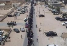 صدمة ترحيل آلاف المصريين من ليبيا سيراً على الأقدام صدمة ترحيل آلاف المصريين من ليبيا سيراً على الأقدام