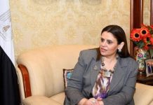 وزيرة مصرية تدعو الشباب للعمل بـ”المشاريع القومية” بدلاً من الهجرة وزيرة مصرية تدعو الشباب للعمل بـ"المشاريع القومية" بدلاً من الهجرة