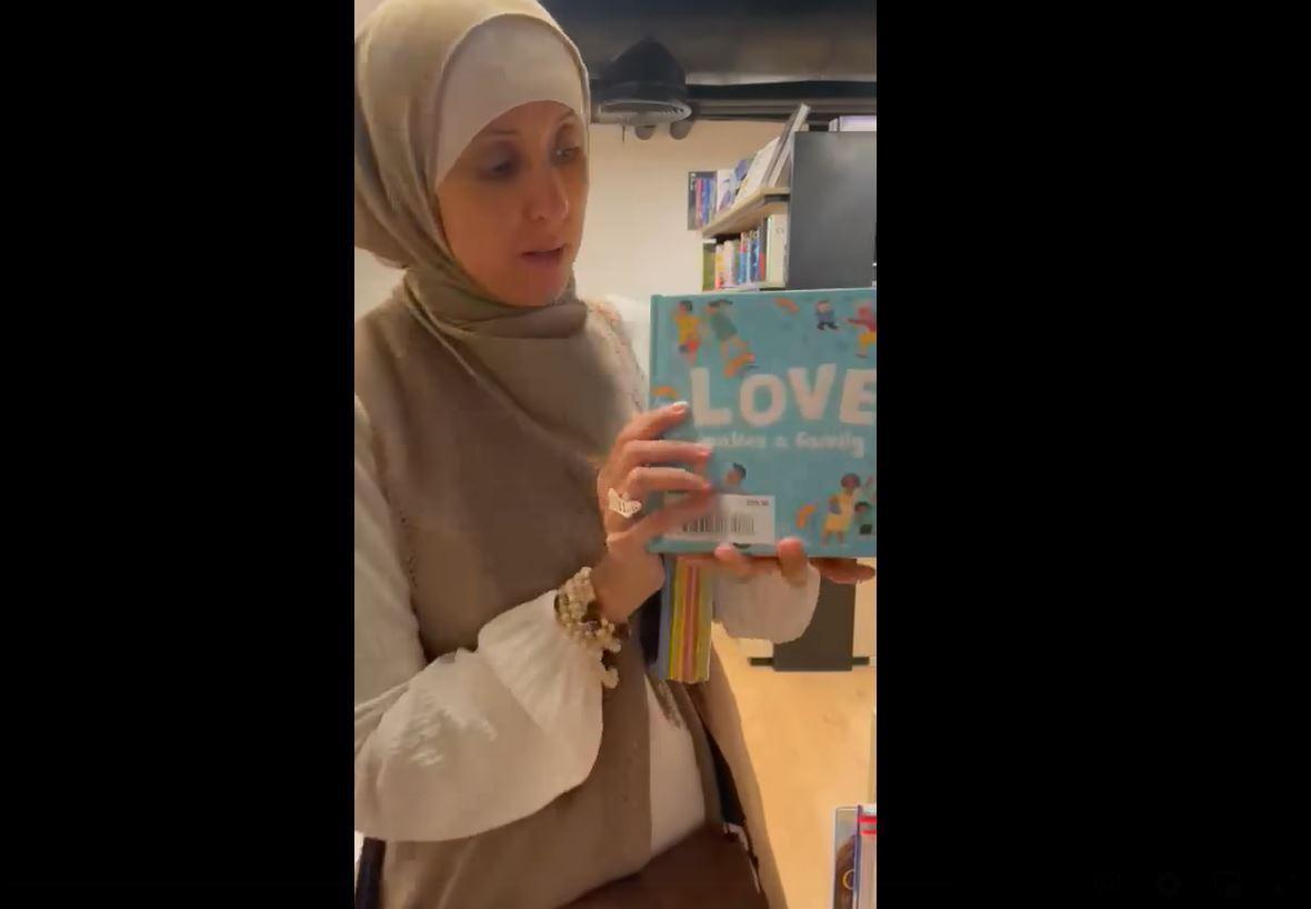 كتب تعليم المثلية الجنسية تثير جدلا واسعا كتب تعليم المثلية الجنسية تثير جدلا واسعا