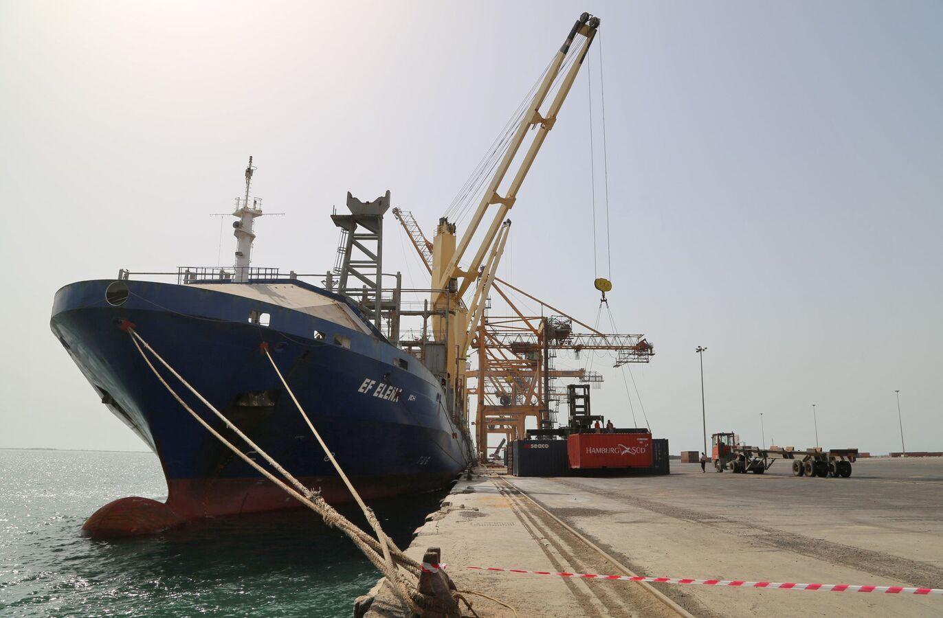 خط ملاحي جديد بين مصر واليمن لنقل البضائع عبر مينائي الحديدة وعدن خط ملاحي جديد بين مصر واليمن لنقل البضائع عبر مينائي الحديدة وعدن