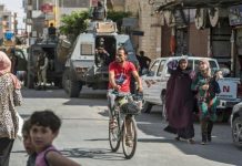 كرّ وفرّ بين الجيش المصري والعائدين إلى سيناء كرّ وفرّ بين الجيش المصري والعائدين إلى سيناء