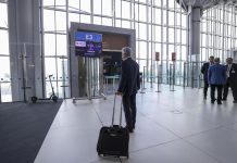 عائلات مصرية تخشى الترحيل إثر احتجازها في مطار إسطنبول عائلات مصرية تخشى الترحيل إثر احتجازها في مطار إسطنبول