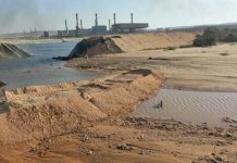 غرق مقابر إثر انهيار حوض تبريد محطة كهرباء في أسيوط غرق مقابر إثر انهيار حوض تبريد محطة كهرباء في أسيوط