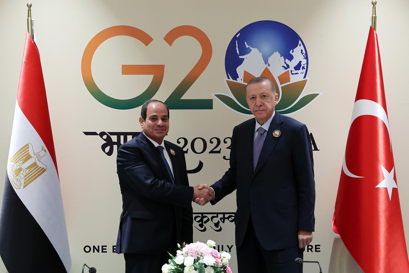 أول لقاء بين أردوغان والسيسي في قمة العشرين بعد عقد من القطيعة أول لقاء بين أردوغان والسيسي في قمة العشرين بعد عقد من القطيعة