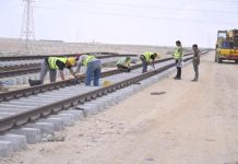 شاحنة تصطدم بقطار سيناء خلال تجربته الأولى شاحنة تصطدم بقطار سيناء خلال تجربته الأولى