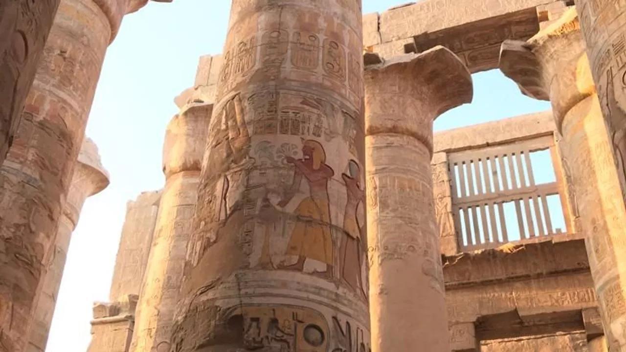 اكتشاف أثري غير مسبوق داخل أحد الأهرامات في الجيزة اكتشاف أثري غير مسبوق داخل أحد الأهرامات في الجيزة