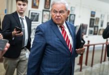 اتهام السيناتور بوب مينينديز بالتآمر للعمل كعميل أجنبي لمصر اتهام السيناتور بوب مينينديز بالتآمر للعمل كعميل أجنبي لمصر