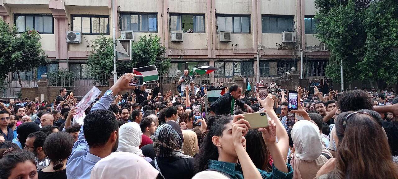 تظاهرة حاشدة وسط القاهرة تنديدا بقصف مستشفى تظاهرة حاشدة وسط القاهرة تنديدا بقصف مستشفى