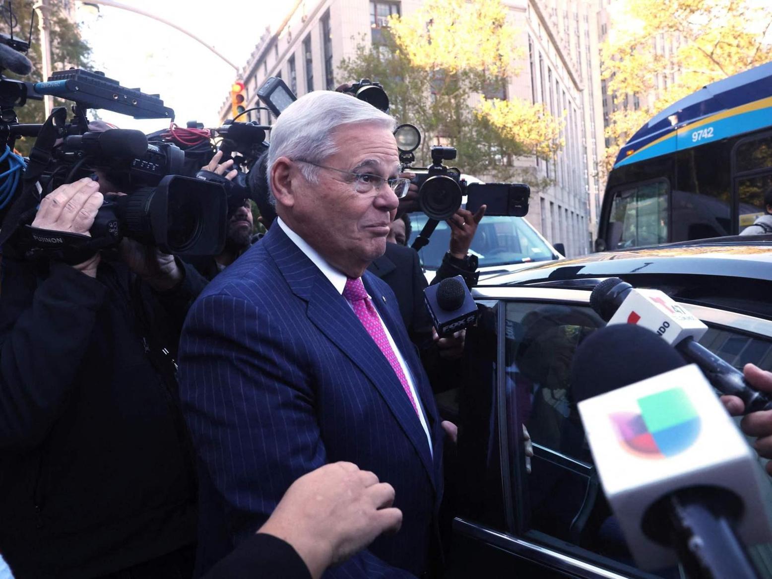 السيناتور الأميركي مينينديز يدفع ببراءته من تهمة العمالة لمصر السيناتور الأميركي مينينديز يدفع ببراءته من تهمة العمالة لمصر