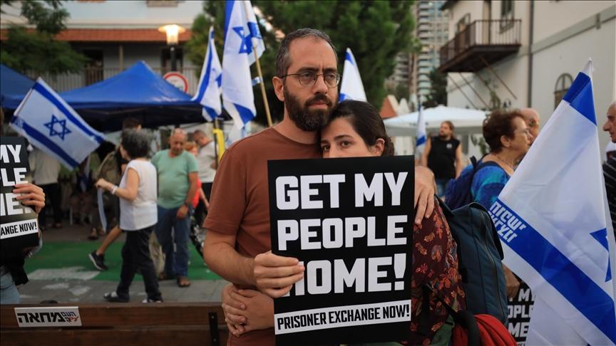 إسرائيليون يطالبون مصر بالمساعدة في إطلاق سراح أسراهم بغزة إسرائيليون يطالبون مصر بالمساعدة في إطلاق سراح أسراهم بغزة