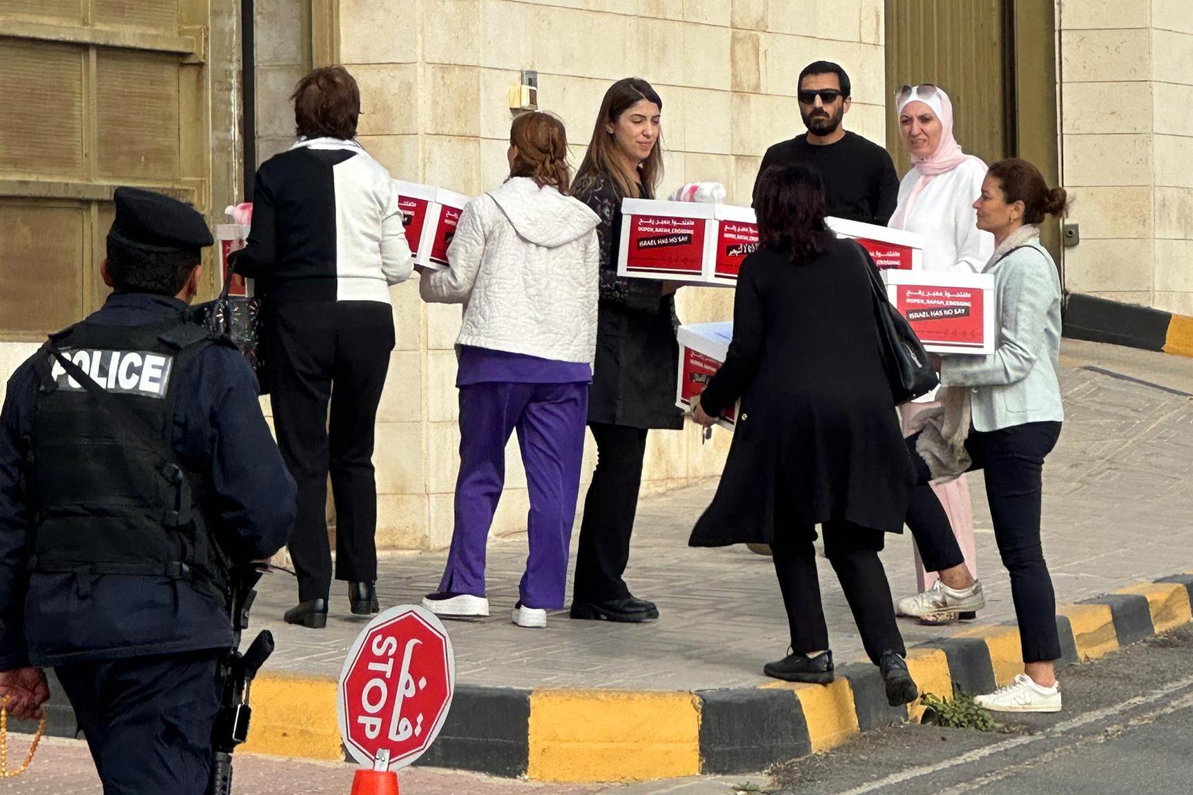 ضمن حملة عالمية.. شخصيات أردنية وازنة تطالب مصر بفتح معبر رفح ضمن حملة عالمية.. شخصيات أردنية وازنة تطالب مصر بفتح معبر رفح