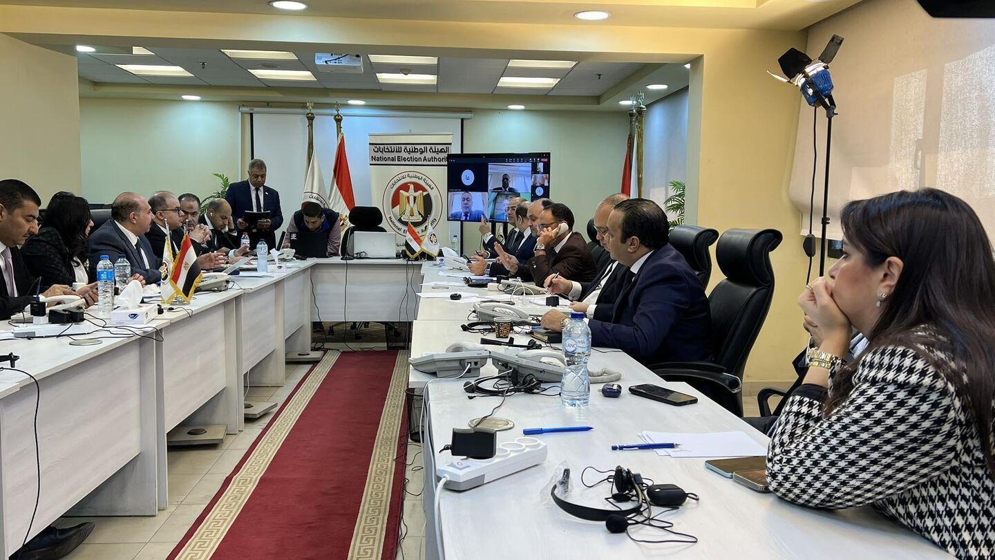 الهيئة الوطنية للانتخابات الرئاسية المصرية تتابع عملية التصويت في يومها الأخير الهيئة الوطنية للانتخابات الرئاسية المصرية تتابع عملية التصويت في يومها الأخير