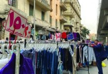 “البالة”… كسوة فقراء مصر يصيبها الغلاء وسط أزمة الدولار "البالة"... كسوة فقراء مصر يصيبها الغلاء وسط أزمة الدولار