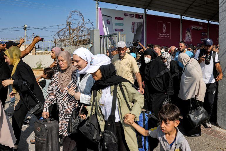نيويورك تايمز تكشف معاناة شراء تذكرة الخروج إلى مصر نيويورك تايمز تكشف معاناة شراء تذكرة الخروج إلى مصر