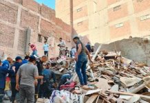 انهيار مبنى في أسيوط.. مصرع 4 مصريين والبحث جارٍ عن 13 مفقوداً انهيار مبنى في أسيوط.. مصرع 4 مصريين والبحث جارٍ عن 13 مفقوداً