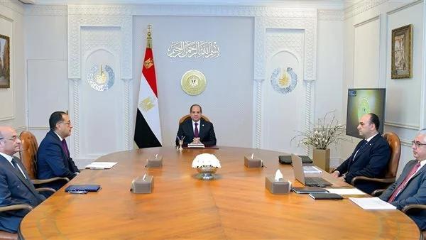 السيسي يدعو لجذب الاستثمارات للمنطقة الاقتصادية لقناة السويس السيسي يدعو لجذب الاستثمارات للمنطقة الاقتصادية لقناة السويس