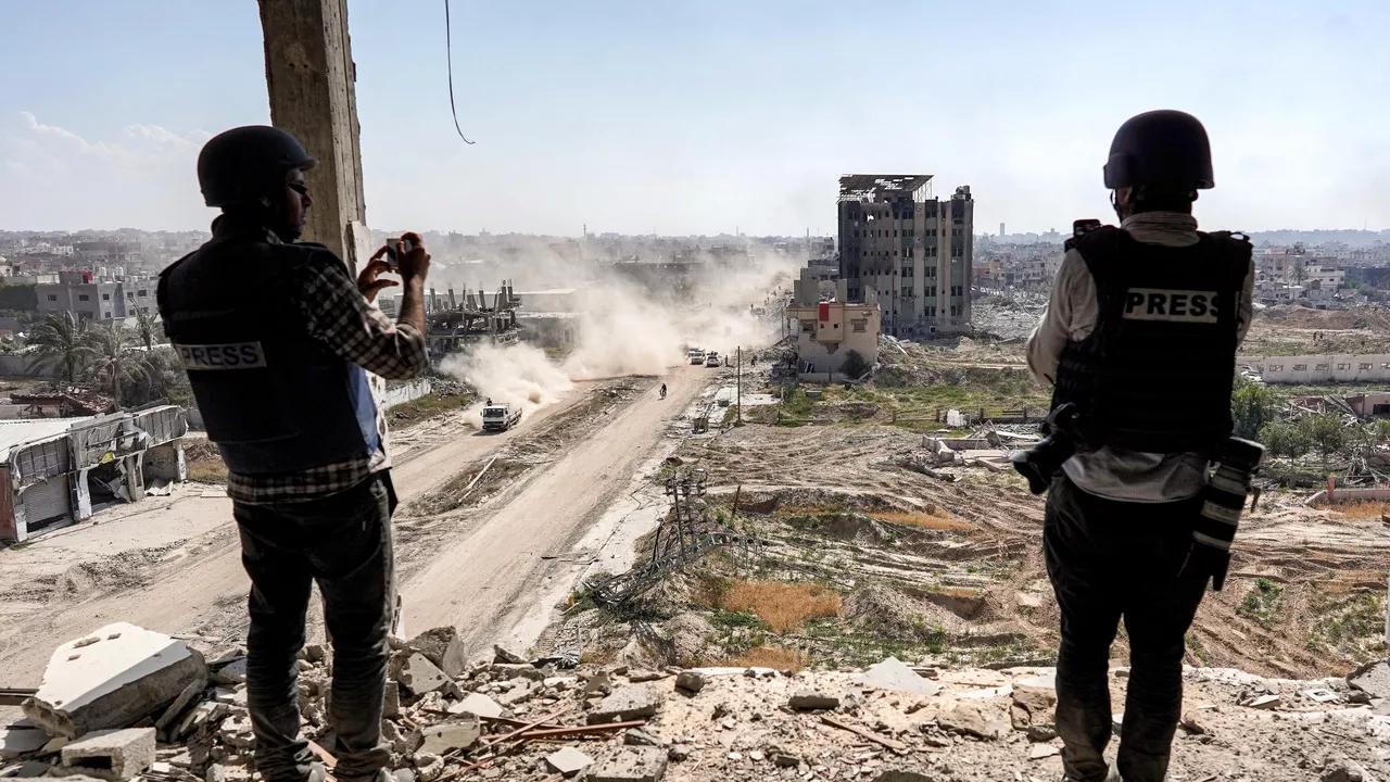 وزيرا خارجية مصر والإمارات يشددان على ضرورة وقف إطلاق النار في غزة وزيرا خارجية مصر والإمارات يشددان على ضرورة وقف إطلاق النار في غزة
